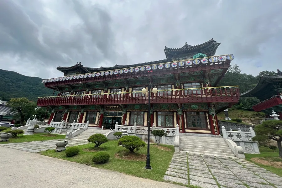 전통 한옥 양식 유치원 건물 외관